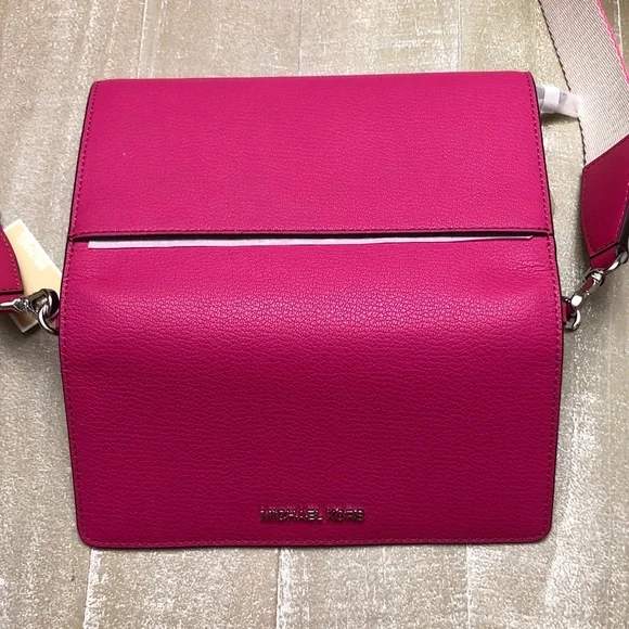 NWT! Michael Kors Pebble Leather Fuchsia Crossbody Bag Jet Set with Logo Strap - Picture 3 of 6